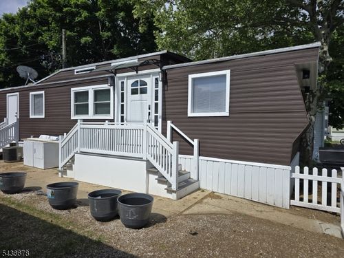 9 Monique Cir, Hazlet, NJ, 07730-1543 | Card Image