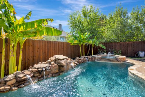 956 Water Oak Dr, Grapevine, TX, 76051-8253 | Card Image