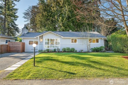 18709 12th Ave Ne, Shoreline, WA, 98155-2215 | Card Image