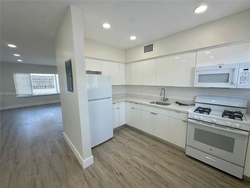 apt-3-8125 Hawthorne Ave, Miami Beach, FL, 33141-1006 | Card Image
