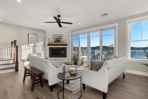 33 Little Bay Dr, Dover, NH, 03820-4163 | Card Image