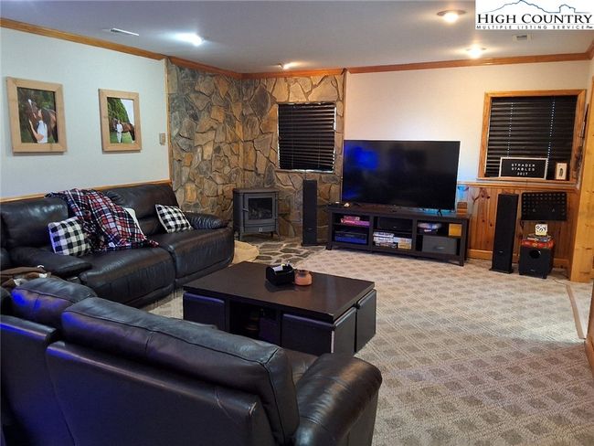 Lower level den | Image 28