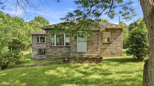 6585 Chestnut Ridge Rd, Hubbard, OH, 44425-2904 | Card Image