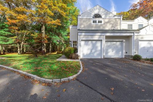 17 Pidgeon Ct, Manorville, NY, 11949-2618 | Card Image