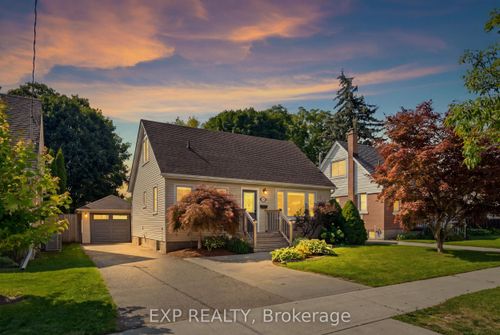 20 Hillview St, Kitchener, ON, N2H5P8 | Card Image