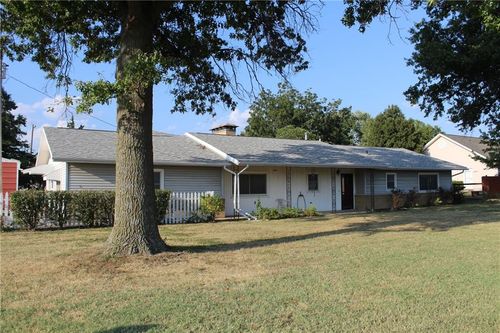220 W Garfield St, Iola, KS, 66749-1708 | Card Image
