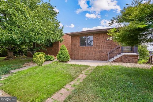 226 Wakefield Rd, HAGERSTOWN, MD, 21740-4517 | Card Image