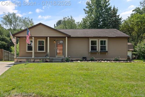 281 Woodlake Dr, Brighton, MI, 48116-2058 | Card Image