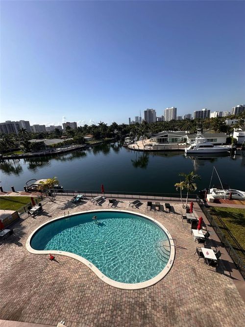 apt-508-301 Golden Isles Dr, Hallandale Beach, FL, 33009-5836 | Card Image