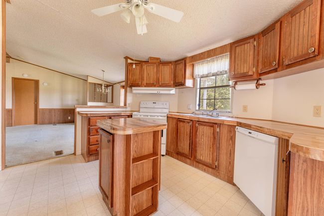 Kitchen | Image 24