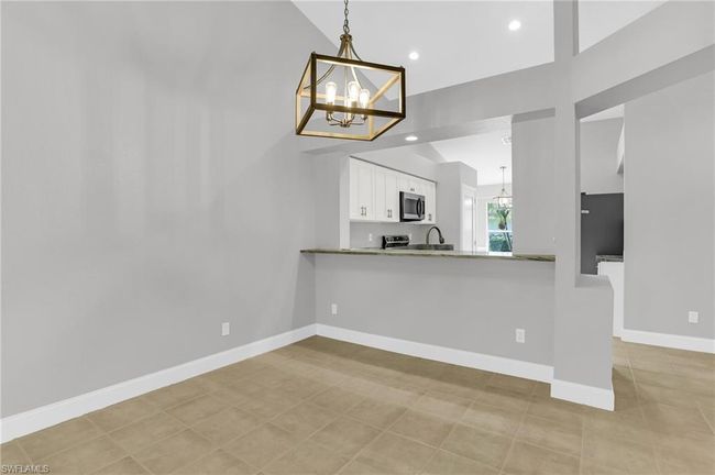 101 - 1660 Royal Cir, Condo with 3 bedrooms, 2 bathrooms and 2 parking in NAPLES FL | Image 7