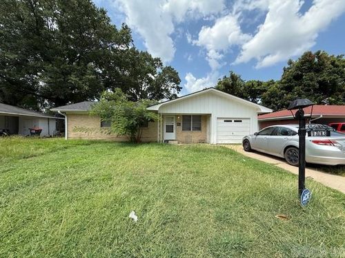 1703 Belmoor Dr, Pine Bluff, AR, 71601-6194 | Card Image