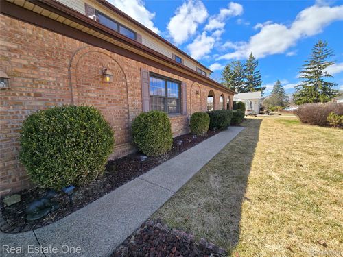 4280 Snoal Ln, Shelby Township, MI, 48316-1451 | Card Image