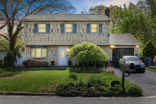 20 Revere Cir, Port Jefferson Station, NY, 11776-4221 | Card Image