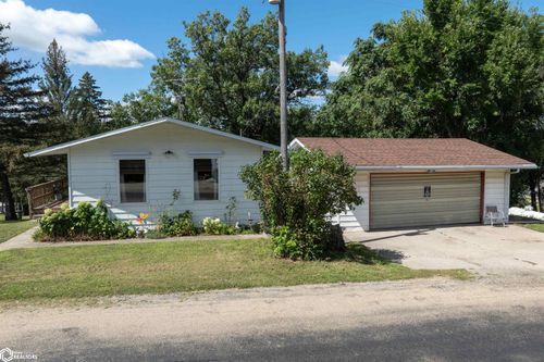 1332 Holiday Ln, Brooklyn, IA, 52211-9591 | Card Image