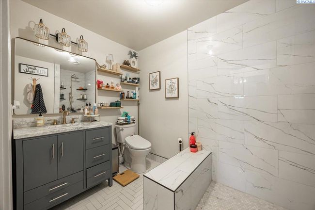 805 Babs Ave, Home with 4 bedrooms, 2 bathrooms and null parking in Benton City WA | Image 12