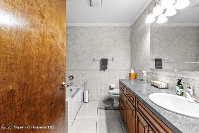 Guest bath | Image 23