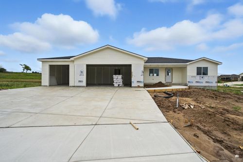 8545 William Dr, Manhattan, KS, 66502-8637 | Card Image