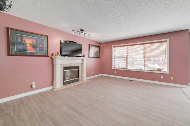 177 Citadel Estates Terrace Nw, Home with 3 bedrooms, 2 bathrooms and 4 parking in Calgary AB | Image 7