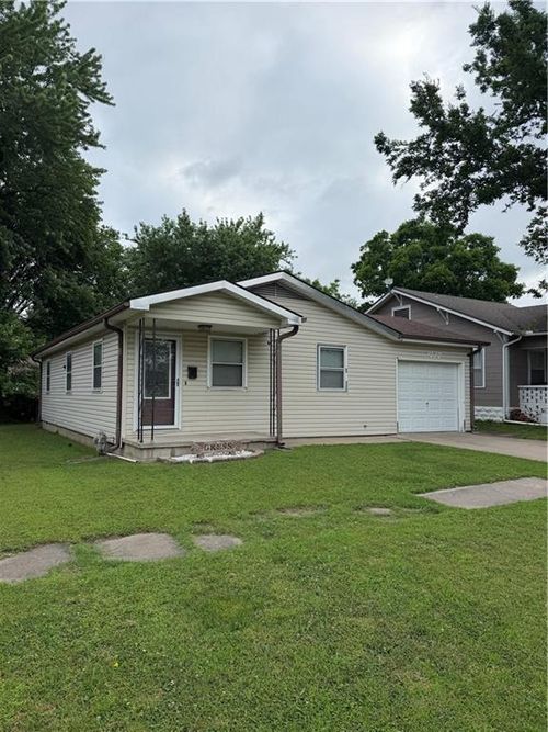 2727 Crawford Ave, Parsons, KS, 67357-2439 | Card Image