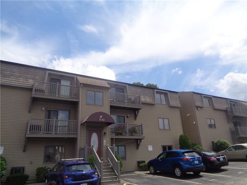 34-34 Village Ct, West Warwick, RI, 02893-2256 | Card Image