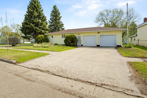 404 Wadge Avenue S, Park River, ND, 58270 | Card Image