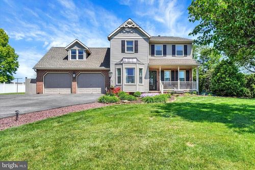 365 Lombard St, DALLASTOWN, PA, 17313-9747 | Card Image