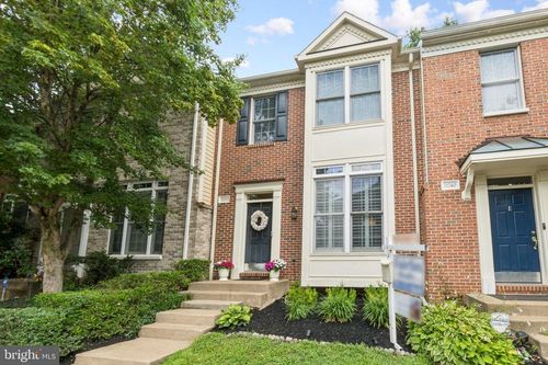 11742 Valley Ridge Cir, FAIRFAX, VA, 22033-2745 | Card Image