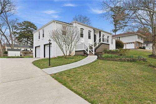 663 Foxcroft Cir Se, Marietta, GA, 30067-5501 | Card Image