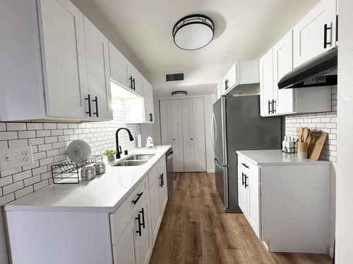 6-4000 W Rivers Edge Circle, Brown Deer, WI, 53209 | Card Image