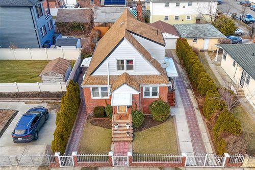 22039 136th Ave, Springfield Gardens, NY, 11413-2304 | Card Image