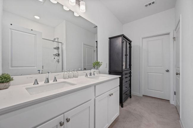 228 Little Spring Ct, House other with 5 bedrooms, 3 bathrooms and 2 parking in Anahuac TX | Image 16