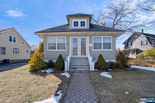 6 Center St, Pompton Lakes, NJ, 07442-1941 | Card Image