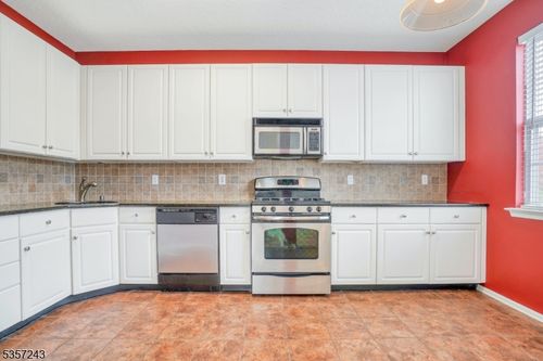 43 Hancock Dr, Morristown, NJ, 07960-2750 | Card Image