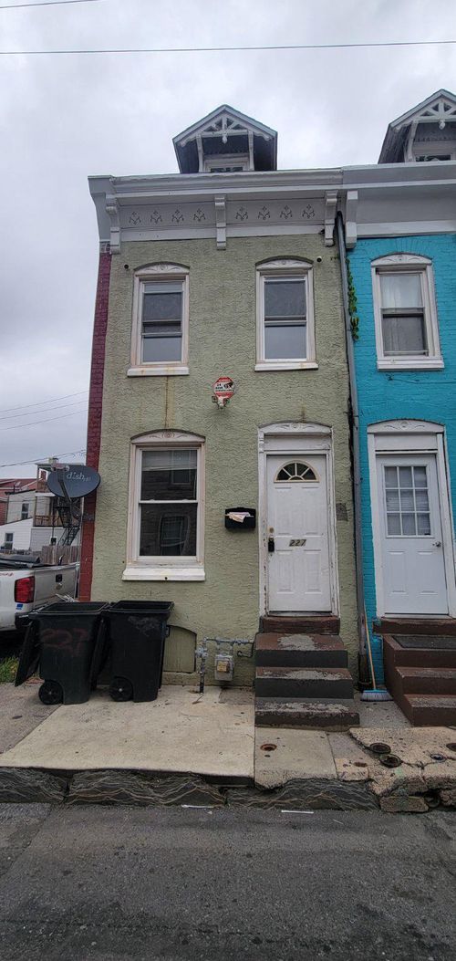 227 Hudson St, READING, PA, 19601-2734 | Card Image