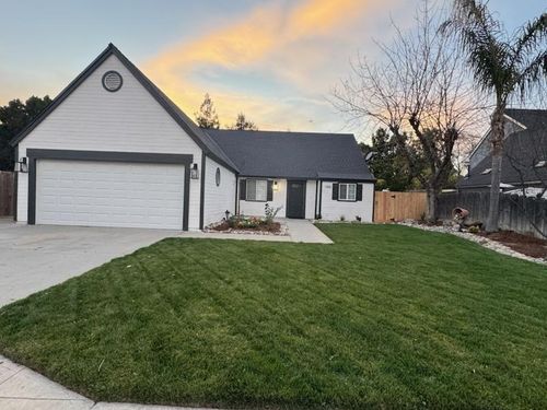 1242 Douglas Ave, Clovis, CA, 93611-3162 | Card Image