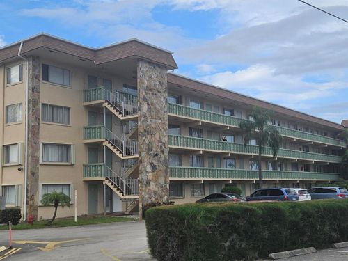 302-300 Village Green Cir S, Palm Springs, FL, 33461-6517 | Card Image