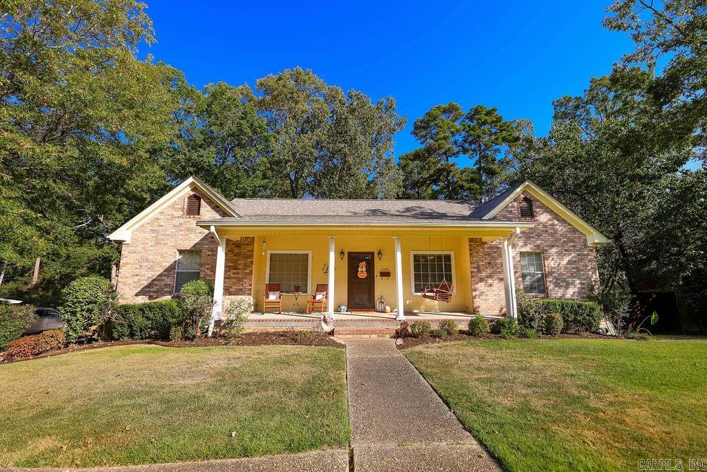 2108 W Oak St, For Sale in El Dorado Zoocasa