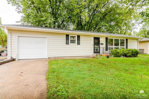914 Ash St, Wamego, KS, 66547-1538 | Card Image