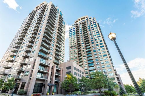 apt-806-2990 E 17th Ave, Denver, CO, 80206-1675 | Card Image