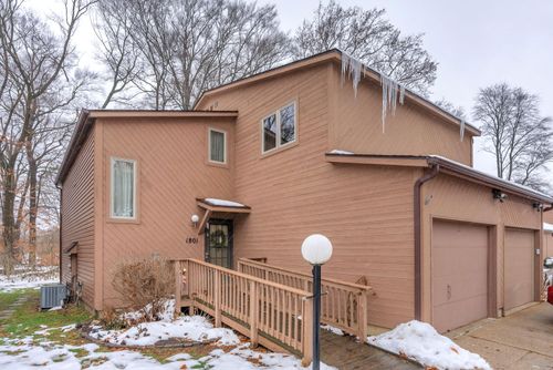 1801 Earthstone Dr, Valparaiso, IN, 46383 | Card Image