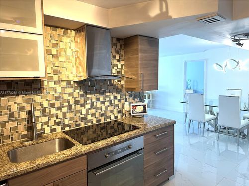 apt-5g-427 Golden Isles Dr, Hallandale Beach, FL, 33009-7544 | Card Image