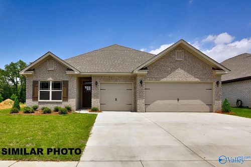 186 Pennington Ave, Huntsville, AL, 35811-8143 | Card Image