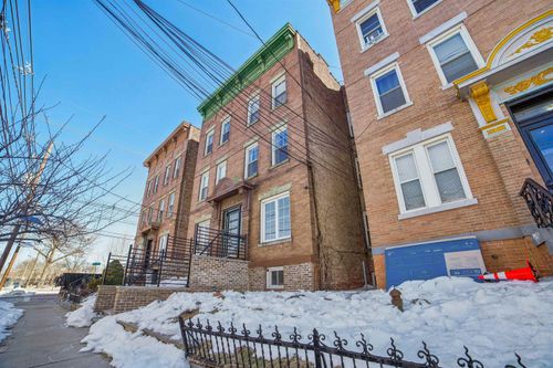 apt-2-270 Hancock Ave, Jersey City, NJ, 07307-1927 | Card Image