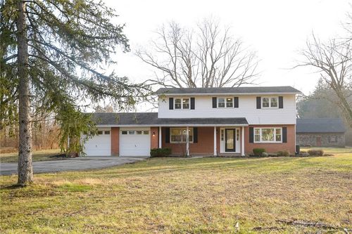 222 E Social Row Road, Washington Twp, OH, 45458 | Card Image