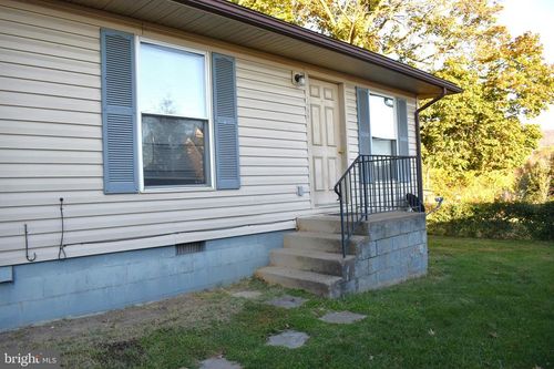 5986 Broad St, MOUNT JACKSON, VA, 22842-9302 | Card Image