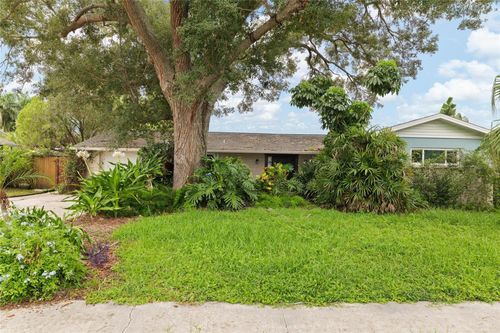 8404 Flagstone Dr, TAMPA, FL, 33615-4916 | Card Image