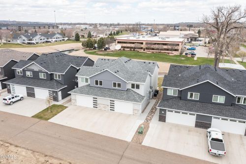 2425 Water Park Loop Se, Mandan, ND, 58554-5234 | Card Image