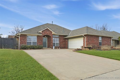 10513 Admiral Dr, Oklahoma City, OK, 73162-6805 | Card Image