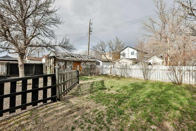 611 16 Street N, Home with 2 bedrooms, 1 bathrooms and 2 parking in Lethbridge AB | Image 5